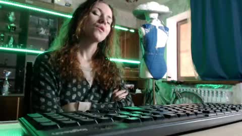 Ella online show from 05/03/26, 06:08