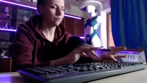Ella online show from 05/06/26, 07:13