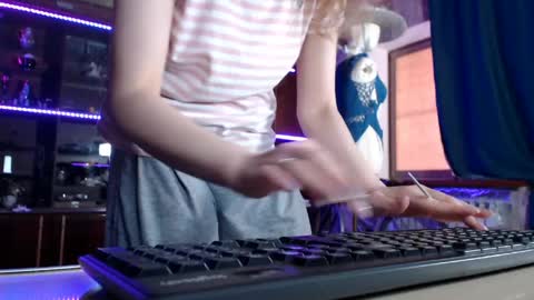 Ella online show from 05/07/26, 06:41