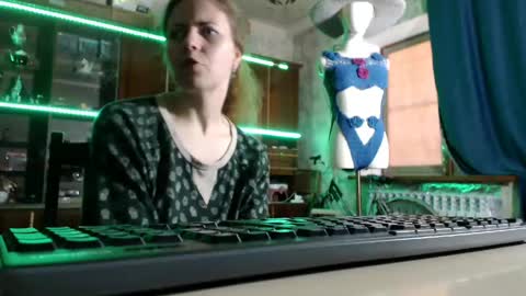 Ella online show from 05/11/26, 06:41