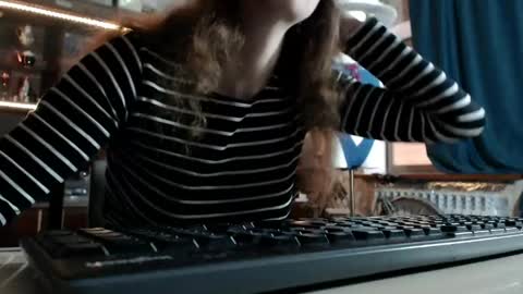 Ella online show from 05/12/26, 07:16