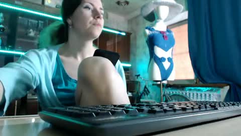 Ella online show from 05/13/26, 06:22