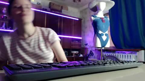 Ella online show from 05/14/26, 07:37