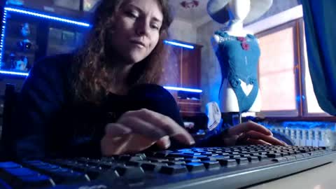 Ella online show from 05/15/26, 07:04