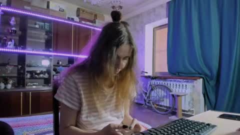 Ella online show from 06/13/26, 08:12