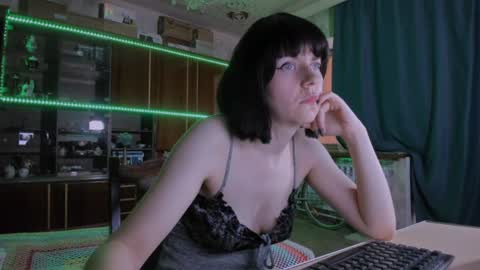 Ella online show from 06/18/26, 06:46
