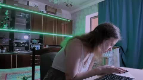 Ella online show from 06/19/26, 07:34