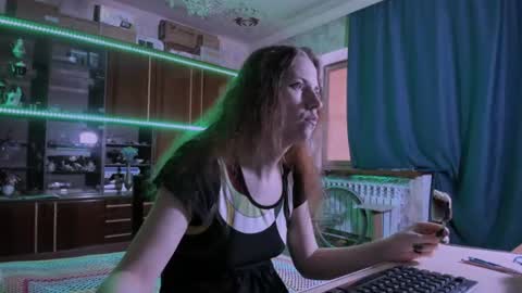 Ella online show from 06/24/26, 06:23