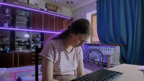 Ella online show from 07/13/26, 07:44