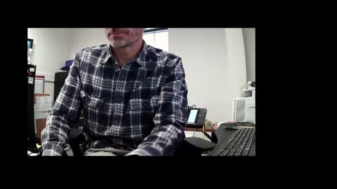 Snapshot of paddleme100 chatting on 11/24/25, 05:23 Paddle me online show from 11/24/25, 05:23