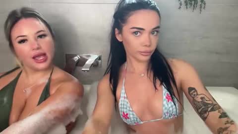 Snapshot of paigemckinnon chatting on 03/16/26, 01:11 paigey xxx link in bio online show from 03/16/26, 01:11