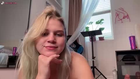 Snapshot of paigepawg chatting on 02/24/26, 03:43 PaigePawg online show from 02/24/26, 03:43