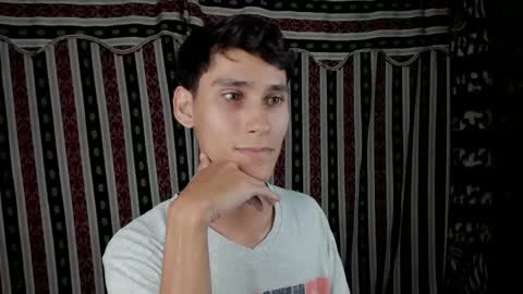 Snapshot of paimon_goetia chatting on 09/30/25, 10:48 Alexander Grigori online show from 09/30/25, 10:48