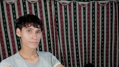 Snapshot of paimon_goetia chatting on 10/31/25, 12:33 Alexander Grigori online show from 10/31/25, 12:33