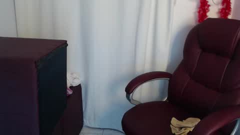 Snapshot of paiper_halliwey chatting on 02/15/26, 07:51 paiper online show from 02/15/26, 07:51