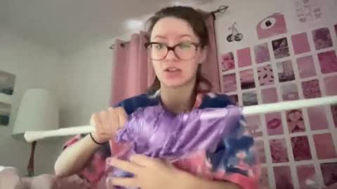 paisleysnowxo online show from 03/11/25, 09:04