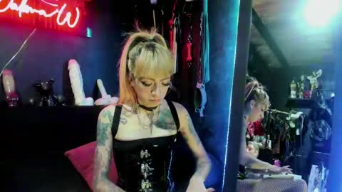 Snapshot of palomawells chatting on 01/09/25, 12:14 Paloma online show from 01/09/25, 12:14