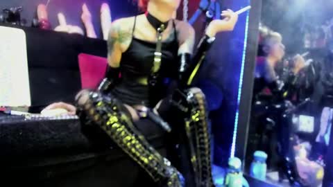 Snapshot of palomawells chatting on 02/12/25, 12:27 Paloma online show from 02/12/25, 12:27