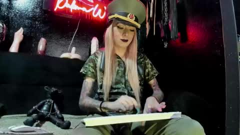 Snapshot of palomawells chatting on 10/24/25, 09:22 Paloma online show from 10/24/25, 09:22