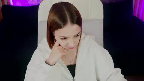 Snapshot of pambeeslyy chatting on 10/01/25, 08:42 Pam online show from 10/01/25, 08:42