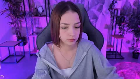 Snapshot of pambeeslyy chatting on 10/06/25, 08:23 Pam online show from 10/06/25, 08:23