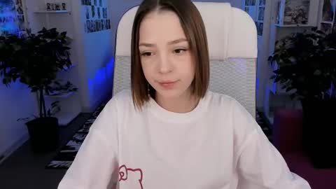 Snapshot of pambeeslyy chatting on 10/27/25, 08:18 Pam online show from 10/27/25, 08:18