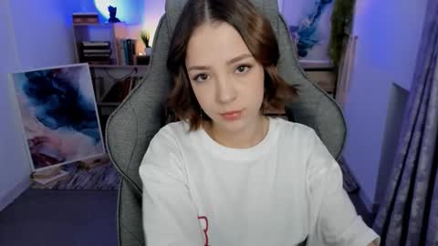 Snapshot of pambeeslyy chatting on 11/04/25, 08:35 Pam online show from 11/04/25, 08:35