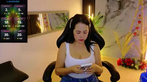 Paola online show from 11/30/25, 01:53