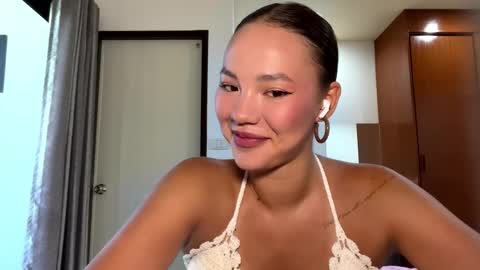 Snapshot of pameliakinsinger chatting on 03/26/26, 05:13 Kamila online show from 03/26/26, 05:13