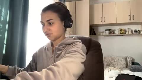 Snapshot of pamulahallquist chatting on 06/05/26, 02:34 Lia online show from 06/05/26, 02:34