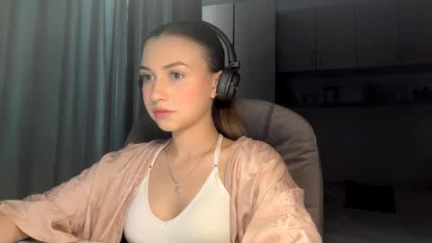 Snapshot of pamulahallquist chatting on 06/09/26, 02:17 Lia online show from 06/09/26, 02:17