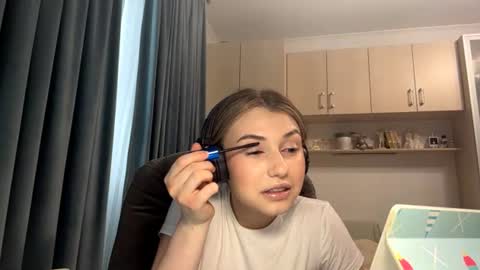 Lia online show from 06/17/26, 02:18
