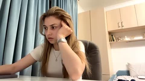 Lia online show from 07/23/26, 07:45