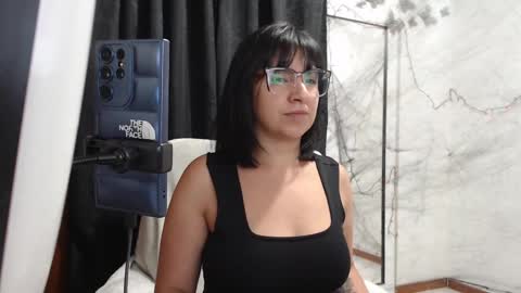 Snapshot of pandoragirlxxx chatting on 10/22/25, 04:24 Carolinesworldx online show from 10/22/25, 04:24