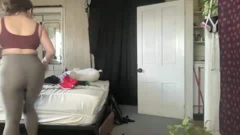 Snapshot of pantiesofthefae chatting on 02/24/25, 02:37 Pantiesofthefae online show from 02/24/25, 02:37