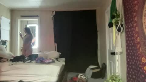 Snapshot of pantiesofthefae chatting on 03/04/25, 12:18 Pantiesofthefae online show from 03/04/25, 12:18