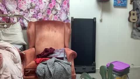 Snapshot of pantiesofthefae chatting on 09/22/25, 01:02 Pantiesofthefae online show from 09/22/25, 01:02