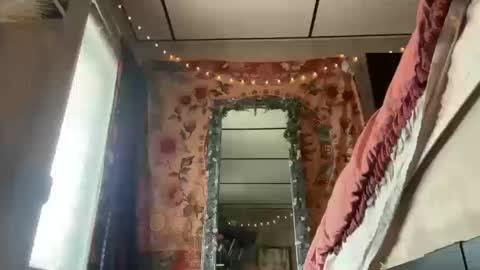 Snapshot of pantiesofthefae chatting on 10/14/25, 05:03 Pantiesofthefae online show from 10/14/25, 05:03