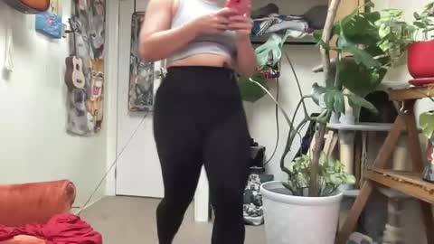 Snapshot of pantiesofthefae chatting on 10/27/25, 01:04 Pantiesofthefae online show from 10/27/25, 01:04