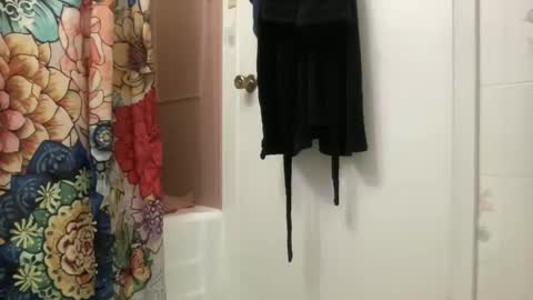 Snapshot of pantiesofthefae chatting on 11/21/25, 04:27 Pantiesofthefae online show from 11/21/25, 04:27