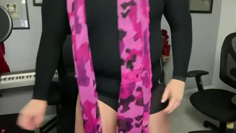 Snapshot of pantyhosedking chatting on 12/01/25, 09:03 PantyhoseKing online show from 12/01/25, 09:03