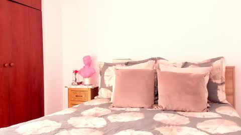 Snapshot of paola_sanchez1 chatting on 02/10/25, 01:55 Paola   online show from 02/10/25, 01:55