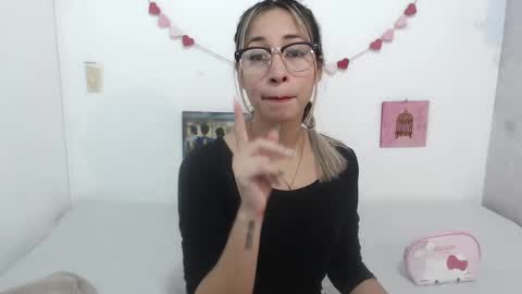 Paola online show from 02/18/25, 03:21