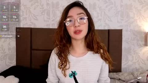 paolagh_ online show from 04/25/26, 04:04