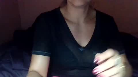 Snapshot of paolamz10 chatting on 12/17/25, 02:39 paolamz10 online show from 12/17/25, 02:39