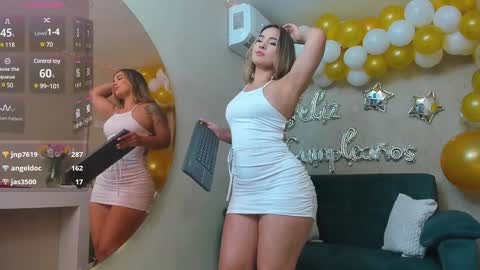 paolarey_ online show from 02/05/25, 07:53