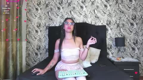 Paola Turner online show from 09/11/25, 01:11