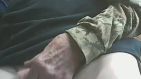 Snapshot of papajb70 chatting on 11/11/25, 02:22 papajb70 online show from 11/11/25, 02:22