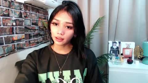 lalisa lalah Luna online show from 02/17/25, 02:37
