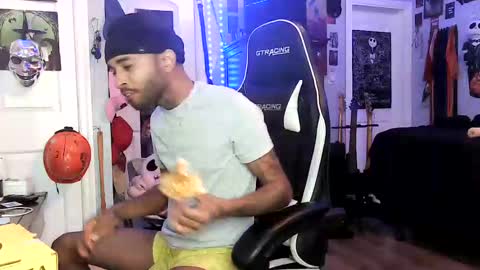 Snapshot of papian0 chatting on 09/21/25, 11:17 papian0 online show from 09/21/25, 11:17